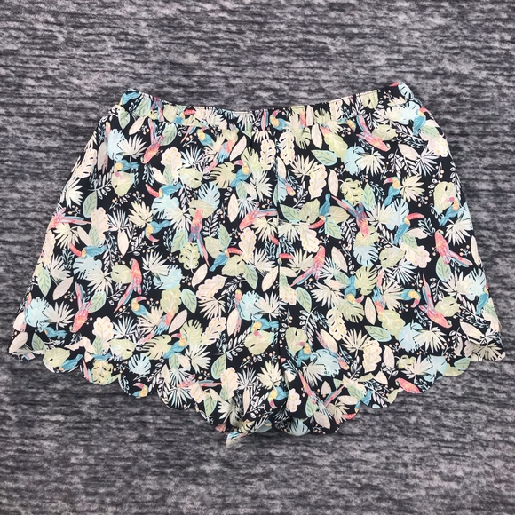 ✨ LC cute tropical shorts ✨ - Picture 2 of 8